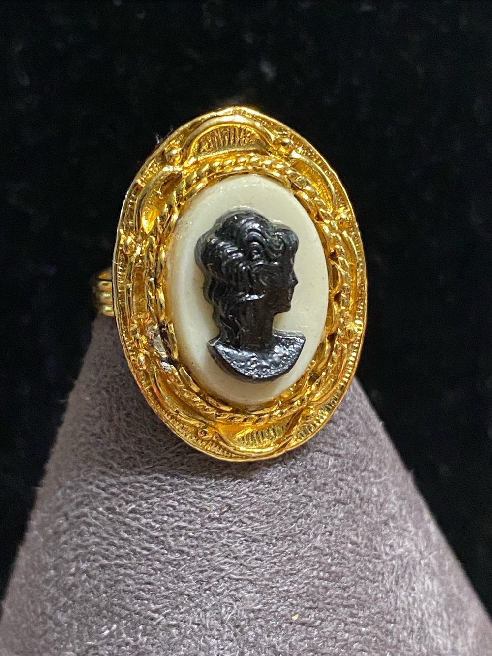 Gold Cameo Oval Statement Ring - Ivory and Black